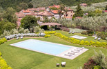 Vakantiewoningen bij Cortona foto: luxe borgo bij Cortona met zwembad