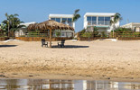 foto: Modern vakantie appartement aan strand onder Catania in Sicilie
