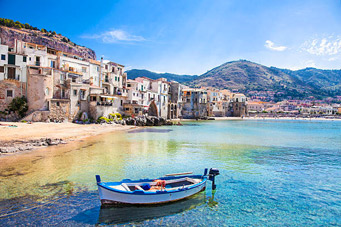 Kustplaatsje Cefalu in Sicilie