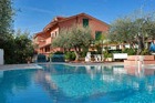 vakantiewoningen vlakbij de Toscaanse kust  foto : kindvriendelijk resort aan bloemenriviera in Ligurie