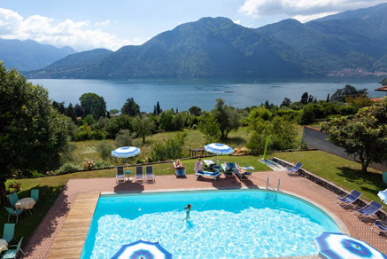 vakantie resort  uitzicht op het Comomeer Een vakantie resort met verwarmd zwembad en uitzicht op het Comomeer