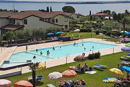 foto : kindvriendelijk vakantie resort loopafstand Gardameer in noorditalie