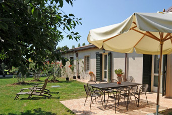 luxe appartementen met zwembad en golfcourt bij Garda meer Luxe vakantiepark aan het Gardameer