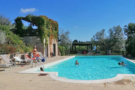 foto: Authentiek familie agriturismo met restaurant dicht Florence