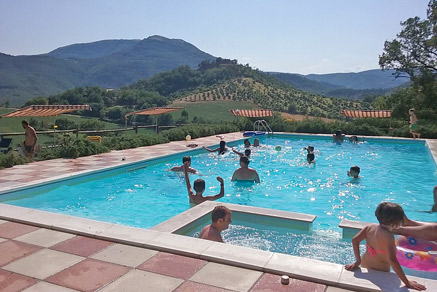 foto : agriturismo bij Urbino in Marche met  zwembad