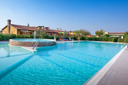 familie agriturismo le marche met groot zwembad bij stranden Fano
