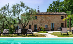 foto: Moderne vakantie villa met zwembad in Marche bij Sibilinni