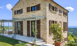 foto: Moderne vakantie villa met zwembad bij Cupra Marittima  in Marche, Italie
