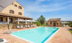 foto: 14-persoons luxe villa met prive zwembad bij Loro Piceno, Marche