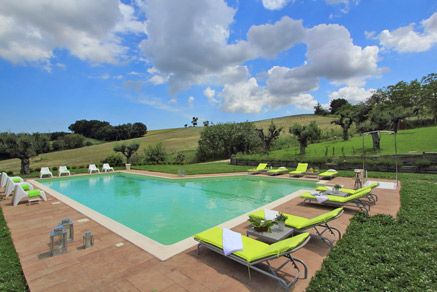 Kleinschalig modern agriturismo midden Marche vlakbij strand