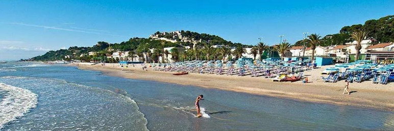 strand bij Cupra Marittima in Marche, oost italie