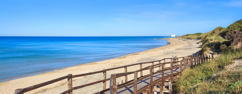 zandstrand in Canne Torre di Fasano puglia, zuid-italie